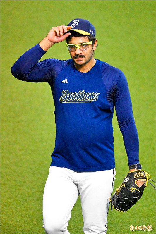 中信球團昨宣布，羅戈同意續留，延長合約到今年球季結束。
（記者陳逸寬攝）