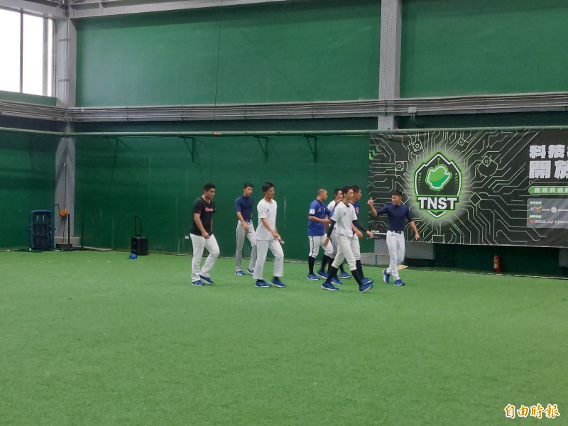 U18今室內練球。（記者林宥辰攝）