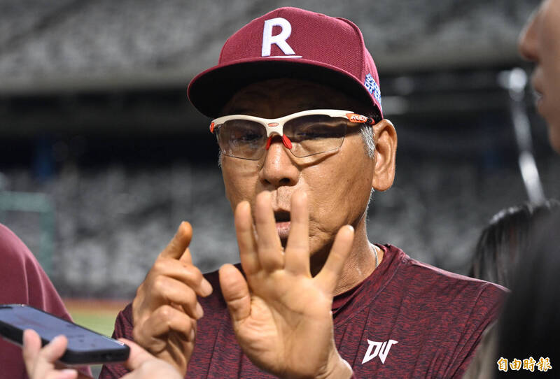 樂天桃猿總教練古久保健二。（記者林正堃攝）