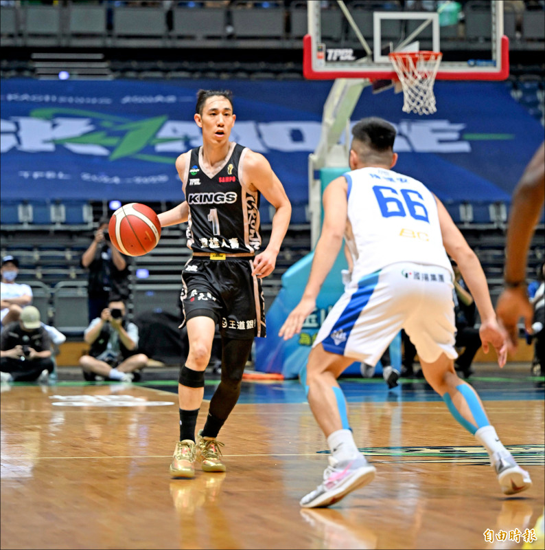 新北國王林書緯取得台灣本土球員身分，未來有機會披上國家隊戰袍。（記者李惠洲攝）