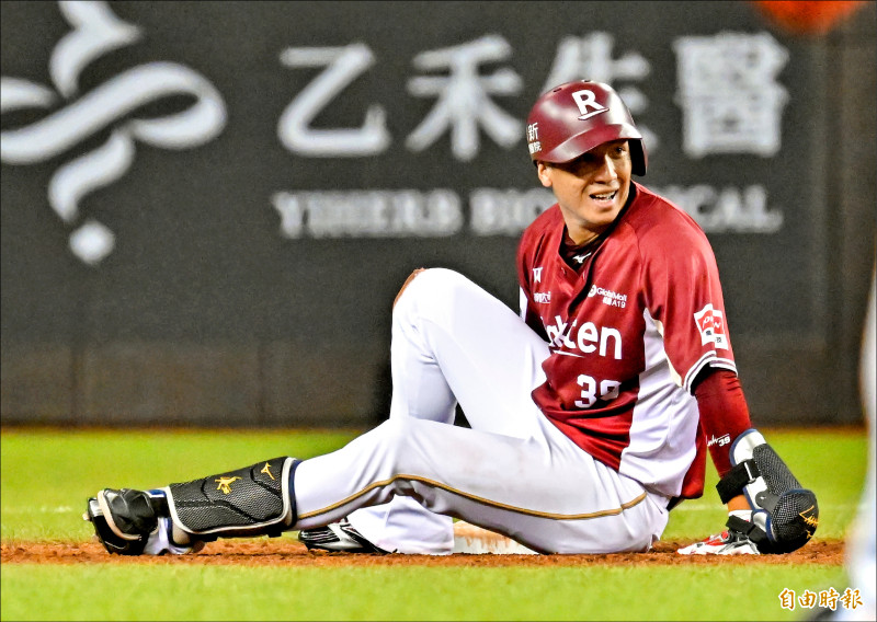林立傷癒復出首戰，前三打席都敲安。（記者陳志曲攝）