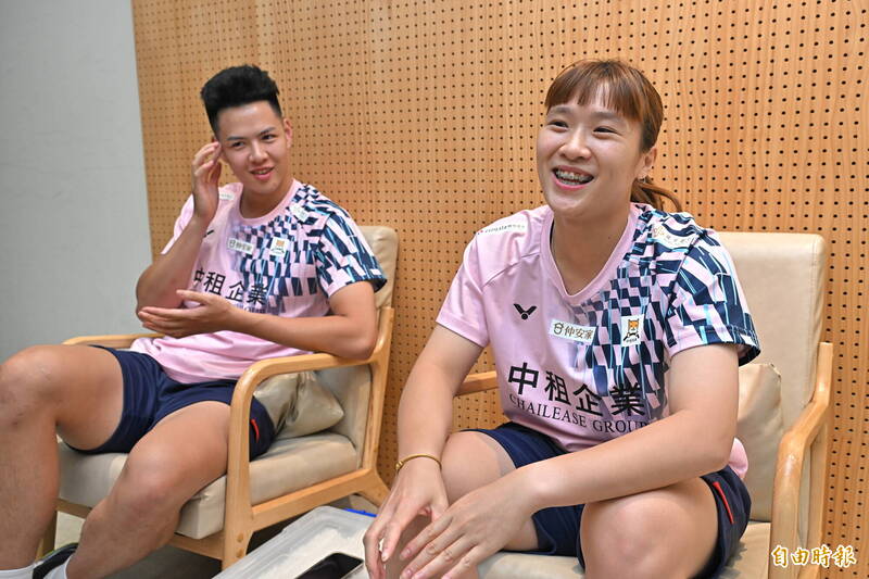 世大運混雙金牌楊筑云（右）、吳軒毅（左）專訪。（記者塗建榮攝）