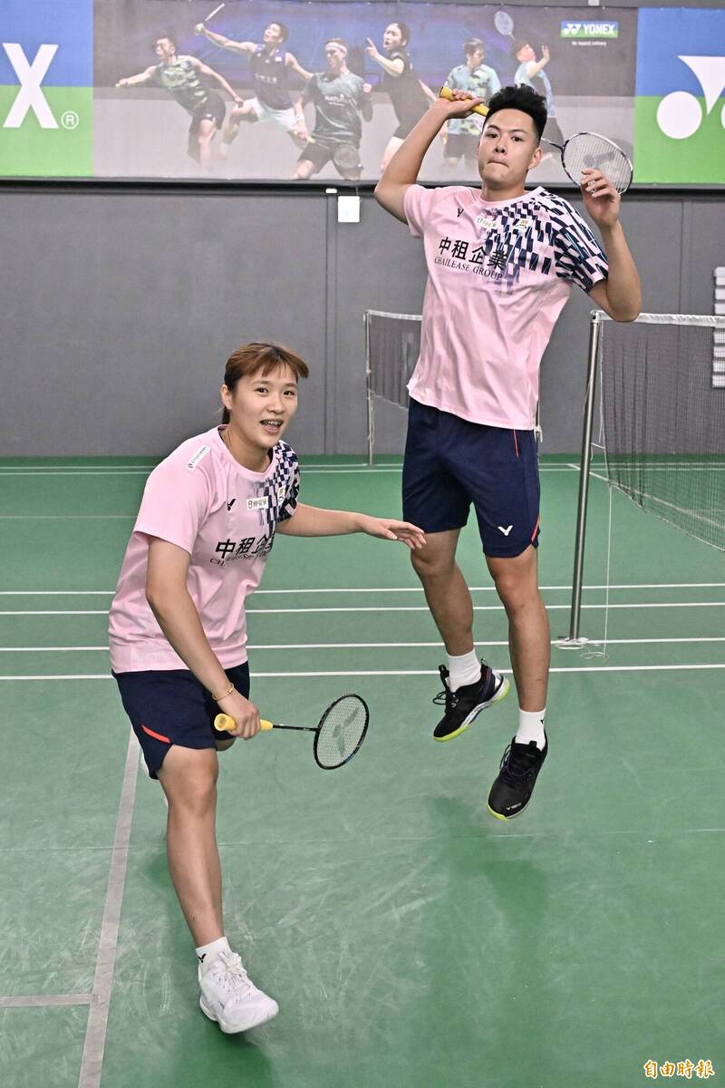 世大運混雙金牌楊筑云（左）、吳軒毅（右）專訪。（記者塗建榮攝）