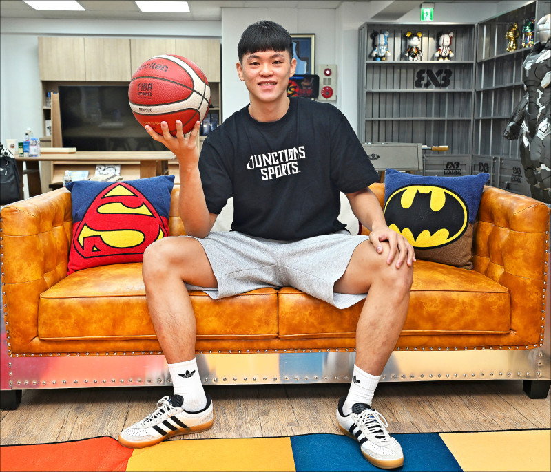 TPBL職籃選秀新人曾信武專訪。（記者廖振輝攝）