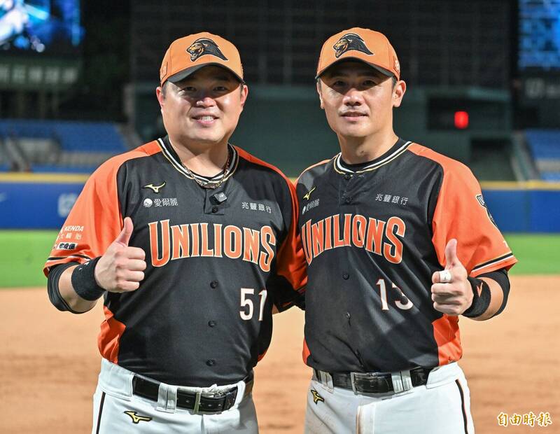 統一獅胡金龍（左）與陳鏞基（右）同場開轟。（記者陳志曲攝）