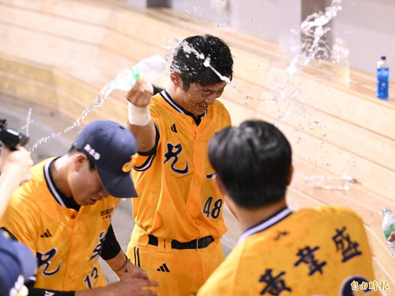 中信兄弟捕手陳統恩獲選單場MVP。（記者陳逸寬攝）