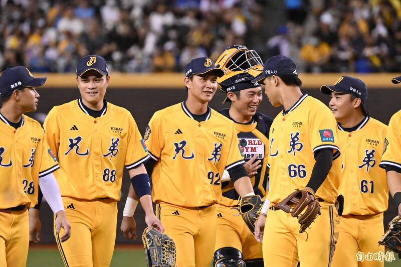 中信兄弟捕手陳統恩獲選單場MVP。（記者陳逸寬攝）
