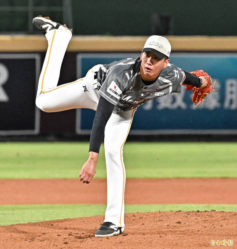 中職》張育成開轟4安+張進德驚天1盜 富邦大勝樂天 - 自由體育