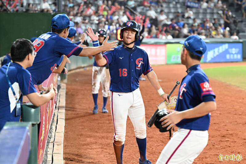 台灣隊贏球。（記者李惠洲攝）