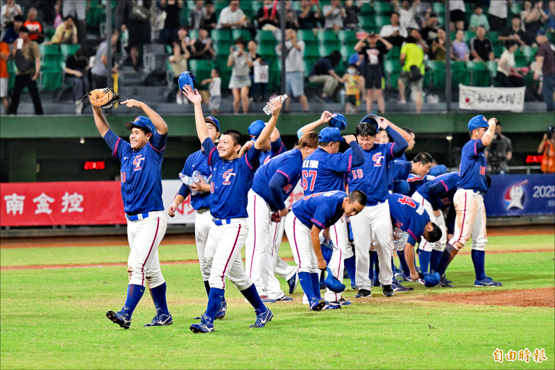 U15亞洲盃台灣隊完封日本隊，締造2連霸。（記者李惠洲攝）