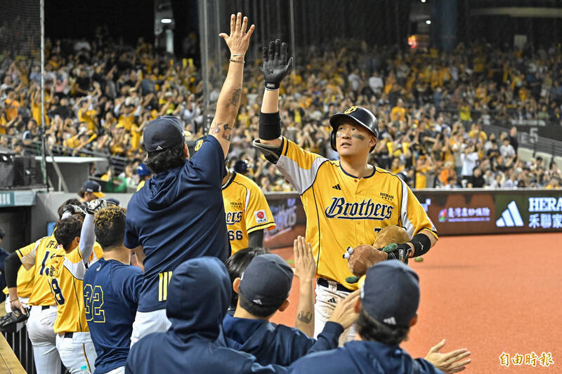 許基宏全壘打。（記者陳志曲攝）