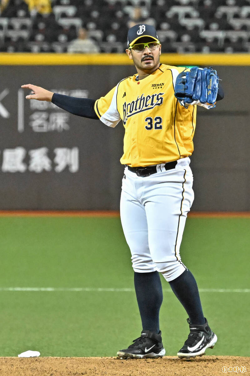 兄弟先發投手羅戈。（記者陳志曲攝）