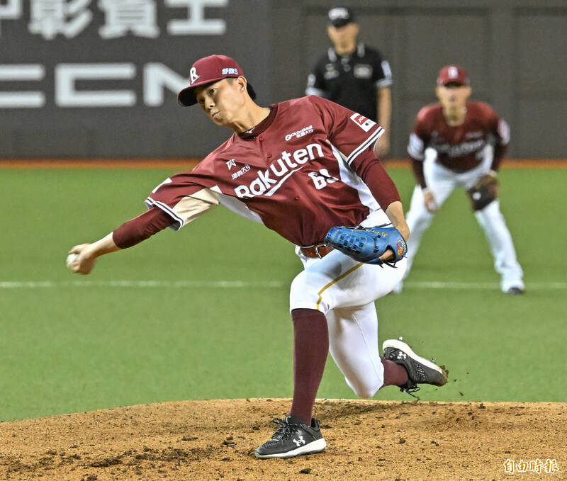 樂天桃猿先發投手黃子鵬。（記者陳志曲攝）