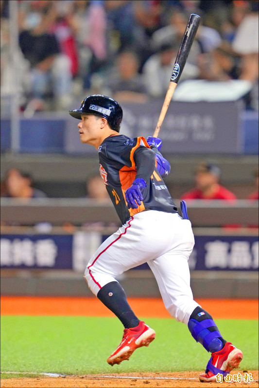 柯威士3戰3爆 花光831大限籌碼