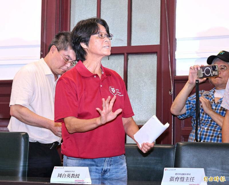 周台英（中）。（資料照，記者方賓照攝）