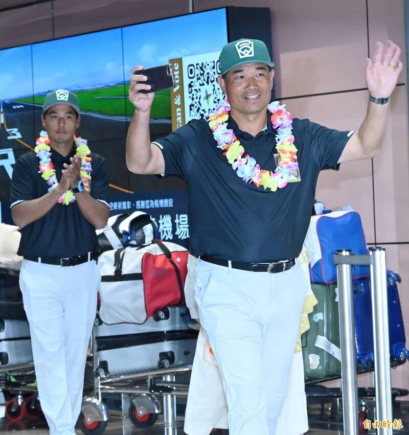 東園國小少棒隊總教練賴敏男。（記者劉信德攝）