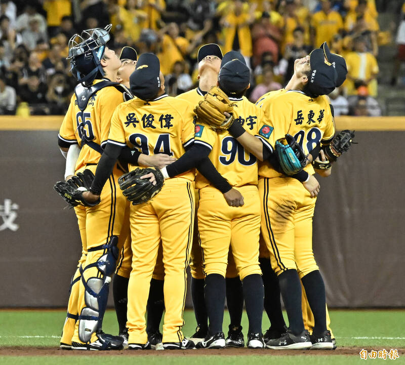 中信兄弟贏球。（記者陳志曲攝）