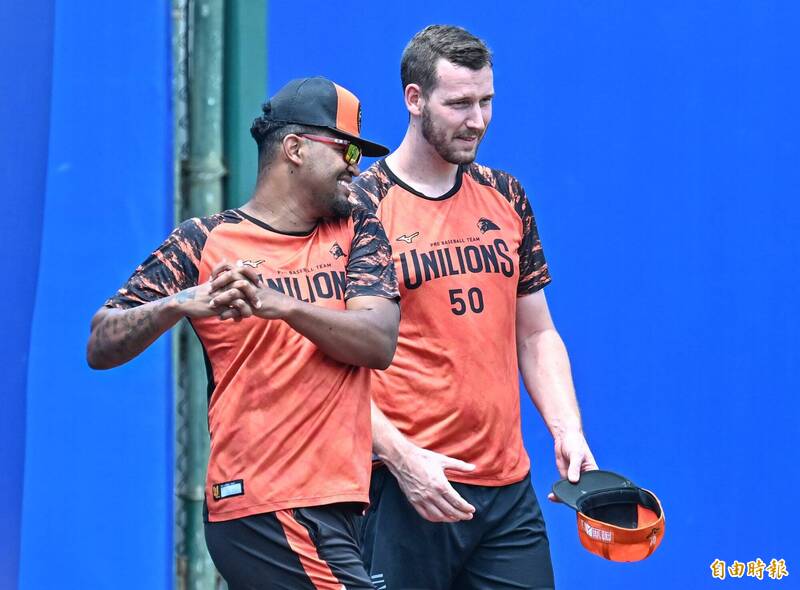 統一獅蒙德茲（左）與布雷克（右）。（記者陳志曲攝）