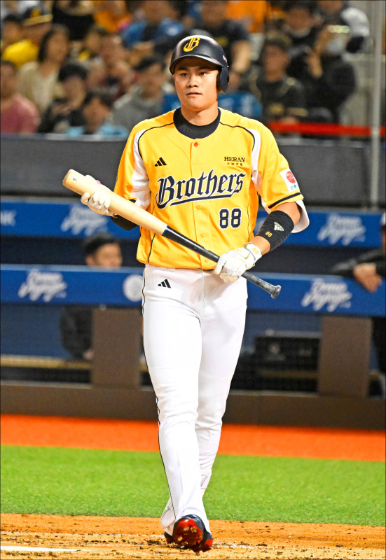 中信兄弟外野手宋晟睿看到東園少棒、長安青少棒小學弟林晉擇在12歲就飆速132公里，他溫情喊話，「你是我的偶像，也是台灣之光。」（資料照）