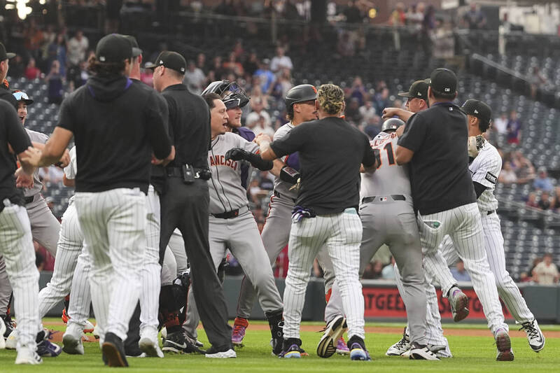 昨天的洛磯、巨人之戰首局上演衝突場面。（資料照，美聯社）