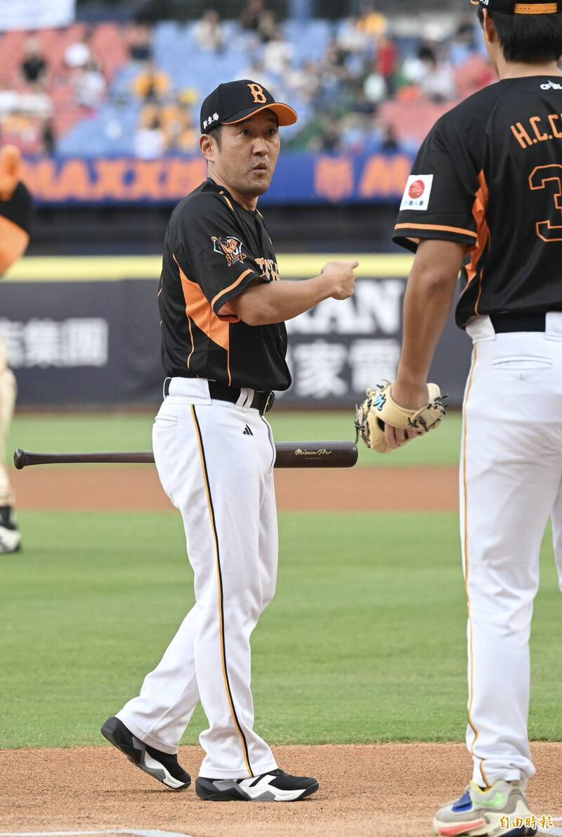 兄弟總教練平野惠一。（記者廖耀東攝）