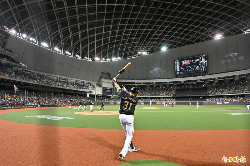 味全龍林智勝上場打擊。（記者陳志曲攝）