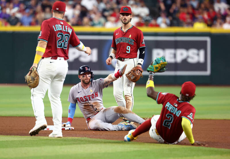 史托瑞（中）本季27次盜壘全都成功，有望改寫大聯盟紀錄。（路透）