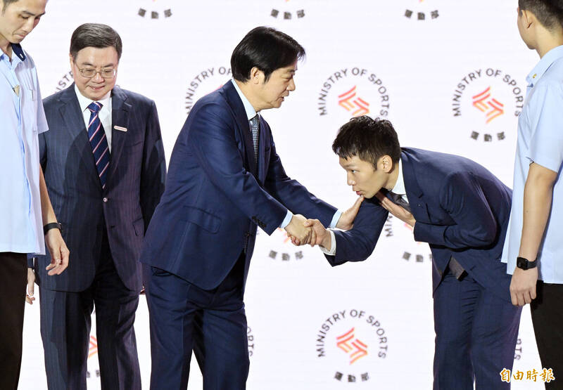 總統賴清德、行政院長卓榮泰、首任部長李洋9日出席運動部揭牌典禮。（記者廖振輝攝）