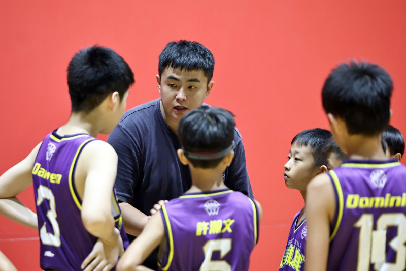 Ballin\' 頑球教練張仕達。（U19籃球聯盟提供）