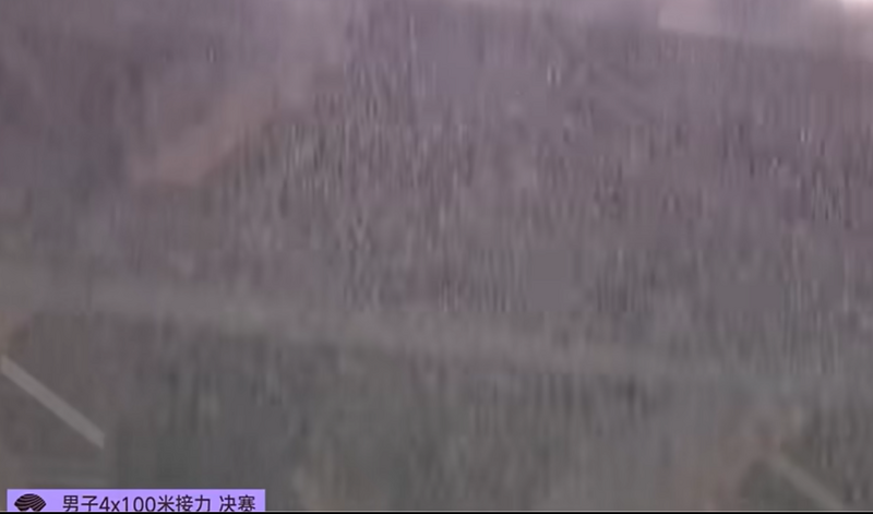 《央視》在日本選手賽前介紹時讓觀眾看雨景。（圖擷自bilibili）