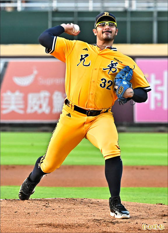 羅戈先發勝投，獨居防禦率王。（記者陳志曲攝）