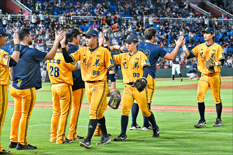 中信兄弟今起5連戰，力拚達成3個「第一」。（資料照）