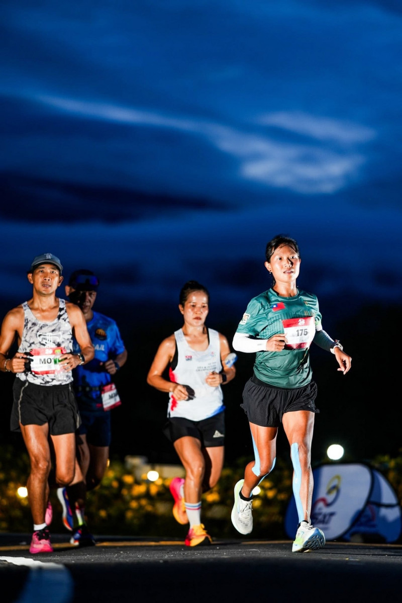 林冠汝泰國清邁24小時超級馬拉松跑206公里摘金（林冠汝提供）