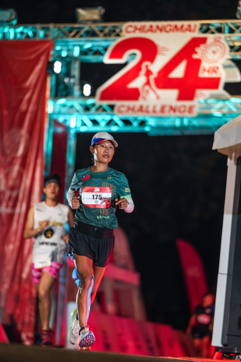 林冠汝泰國清邁24小時超級馬拉松跑206公里摘金（林冠汝提供）