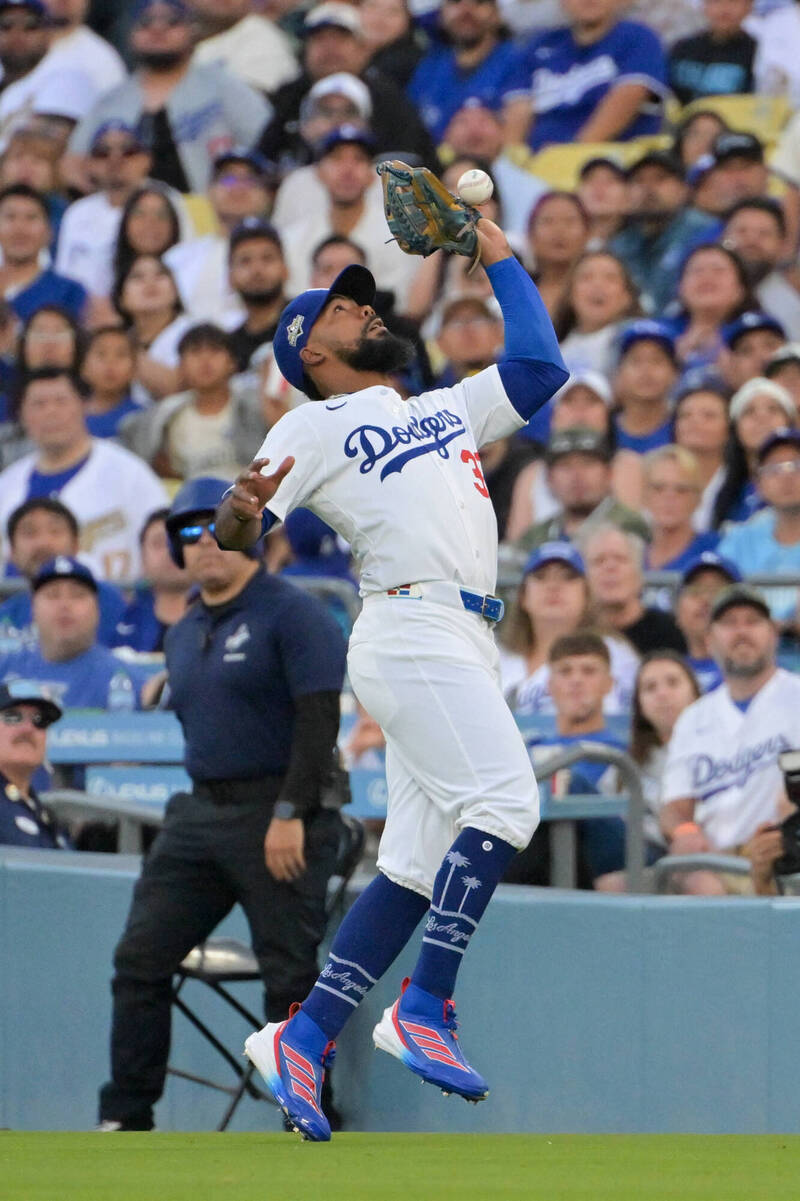 「西語老師」T.赫南德茲要命失誤害山本由伸首局就掉2分。（路透）