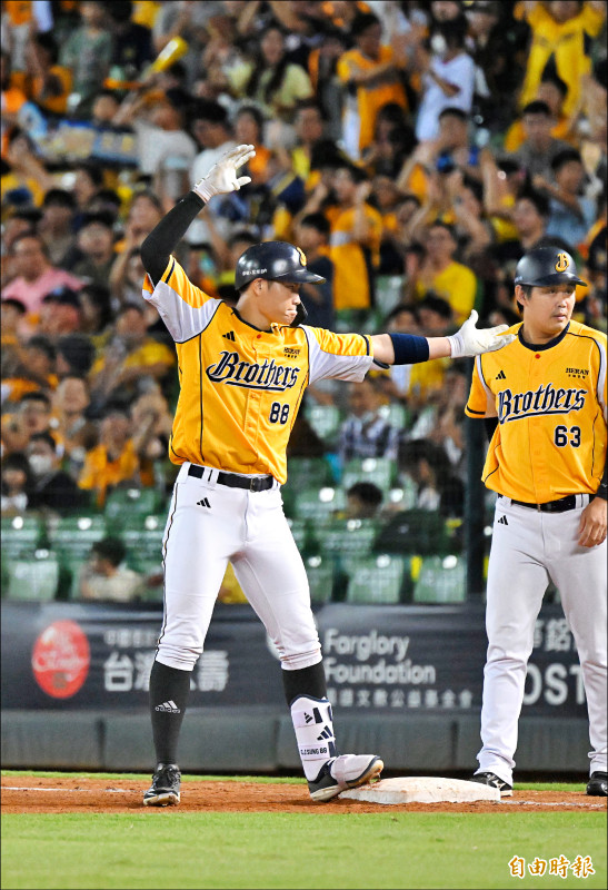 宋晟睿4局下敲出安打幫助中信先馳得點。（記者廖耀東攝）