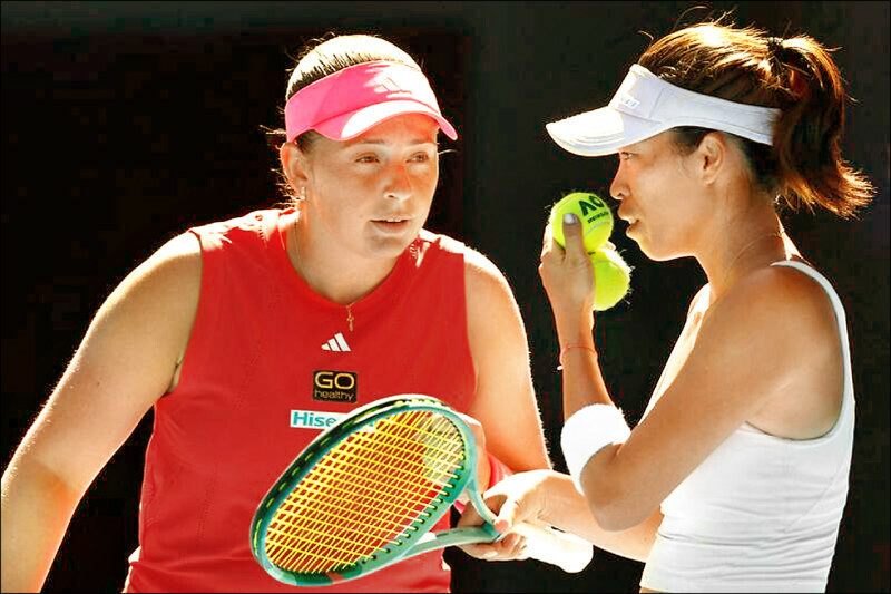 謝淑薇（右）與奧絲塔朋科（左）。（法新社資料照）