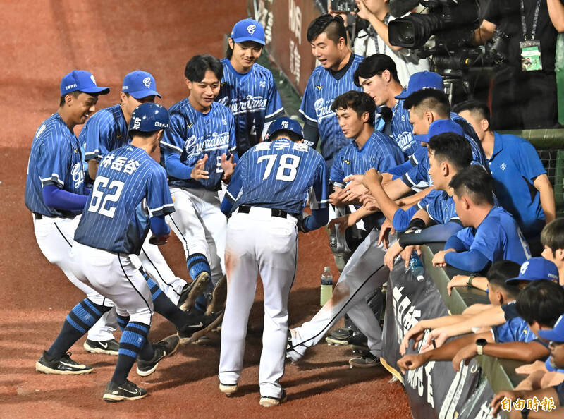 富邦悍將挑戰睽違2277天的6連勝。（記者陳志曲攝）