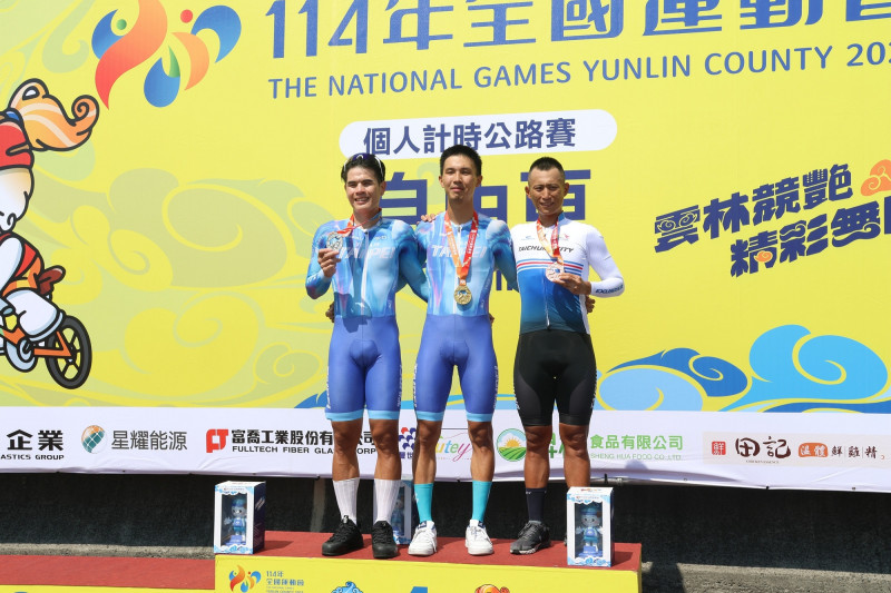 杜志濠（中）全運會公路賽個人計時賽三連霸。（全運會提供）