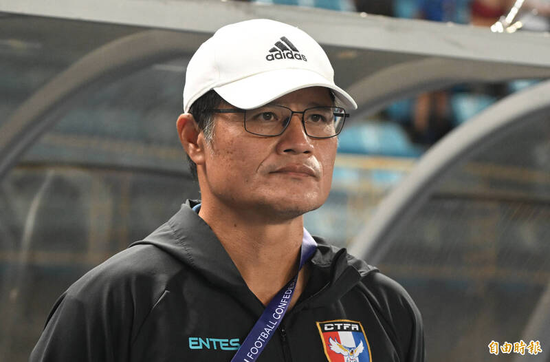 黃哲明賽後表示將辭去總教練職務。（記者林正堃攝）