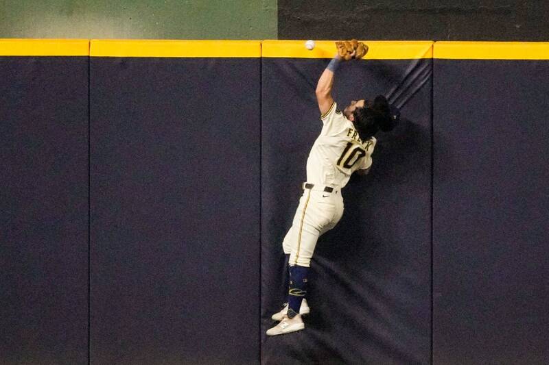 釀酒人中外野手弗里利克。（路透）