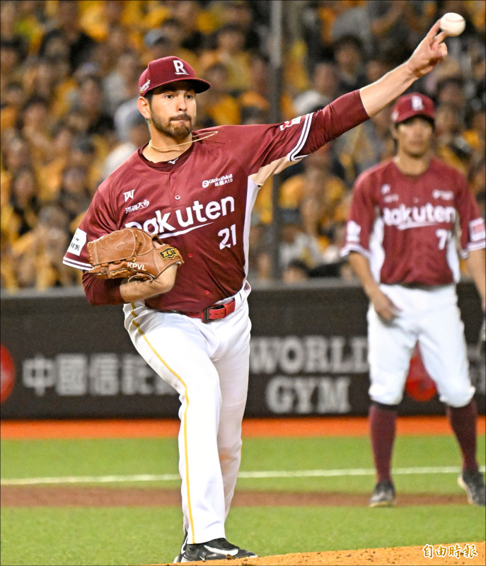 樂天桃猿投手魔神樂7局無失分，最終以3：0完封中信兄弟。（記者林正堃攝）