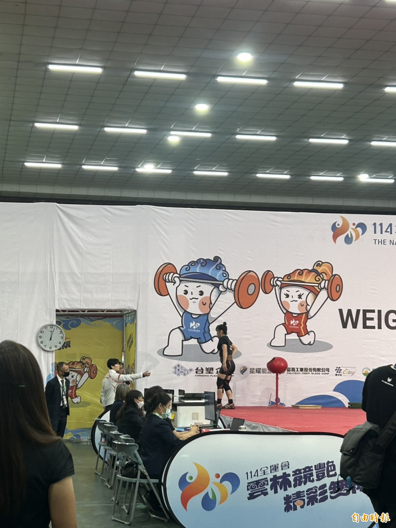 方莞靈撐腰走下場。（記者吳孟儒攝）