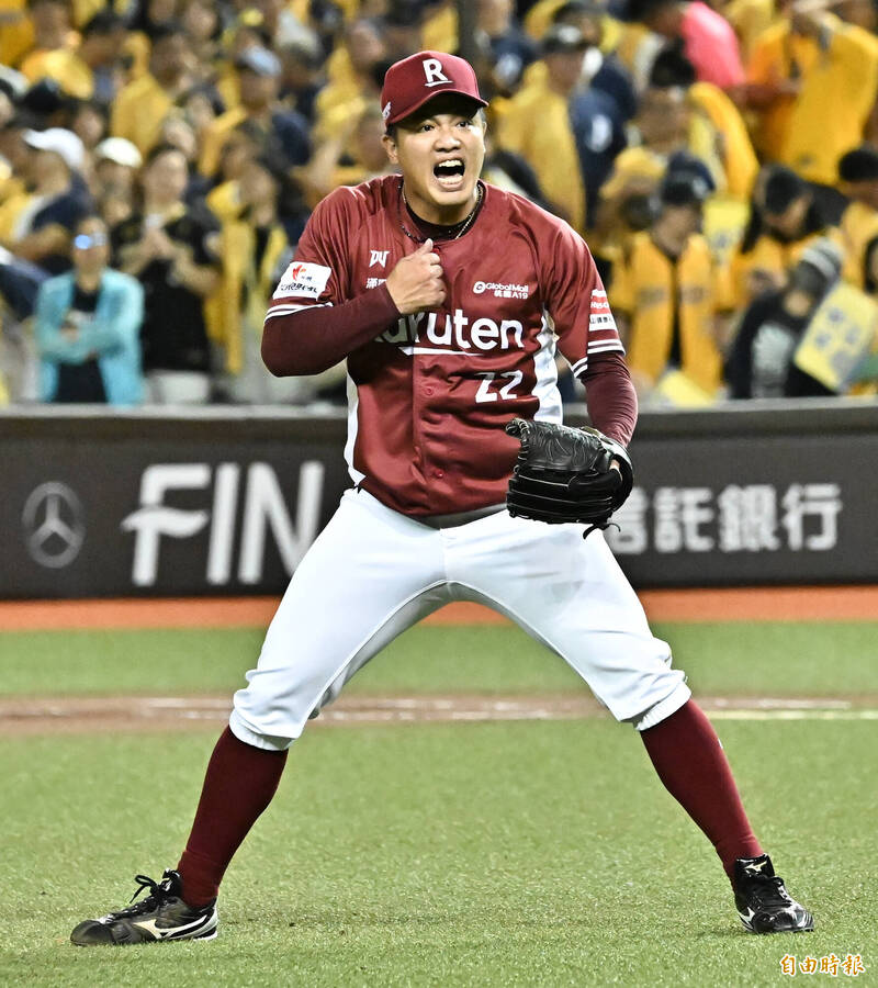 樂天桃猿朱承洋成功關門。（記者陳志曲攝）