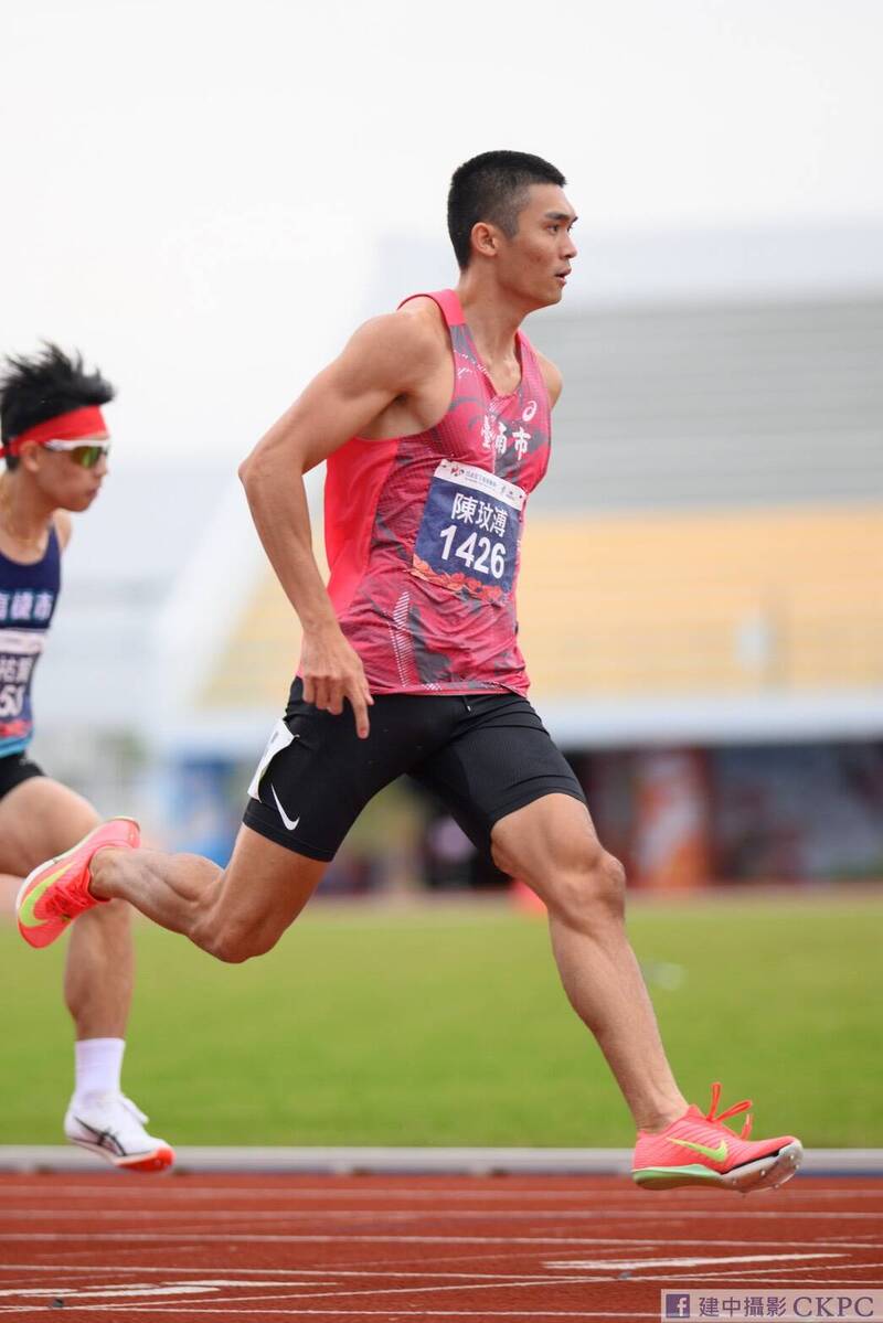 台南市陳玟溥在114年雲林全國運動會男子100公尺準決賽，飆出台灣首見的9秒99。（全運會提供）