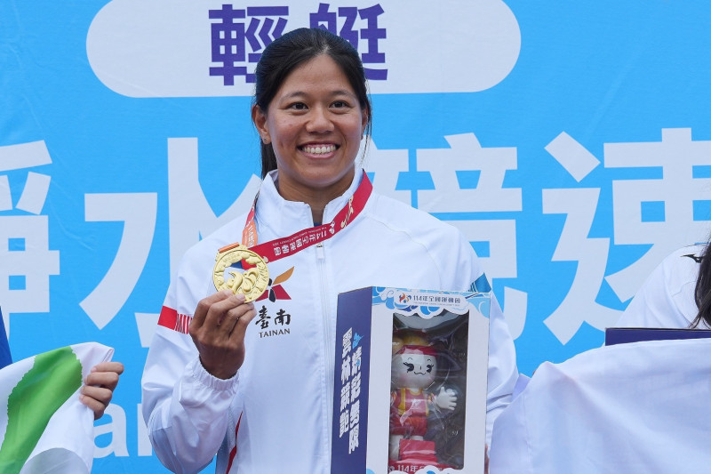 輕艇選手劉妍廷在靜水競速女子組200公尺單人愛斯基摩艇六連霸。（南市體育局提供）