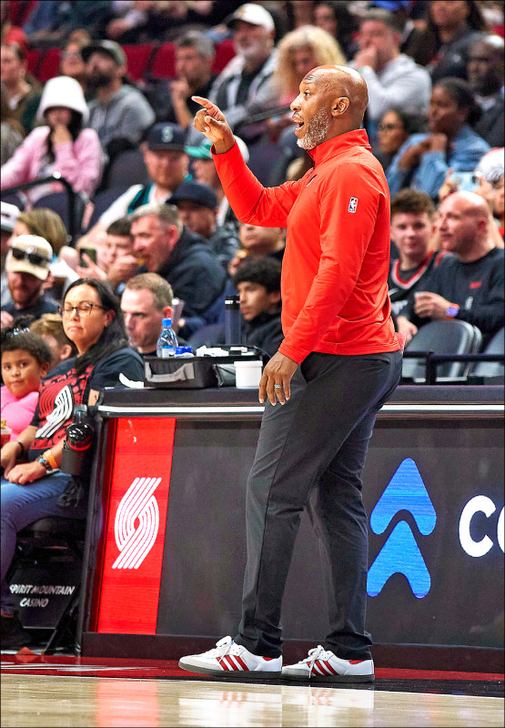 拓荒者總教練畢拉普斯驚傳因涉嫌非法賭博，遭美國聯邦調查局逮捕，球團也立即暫時停職。（資料照）