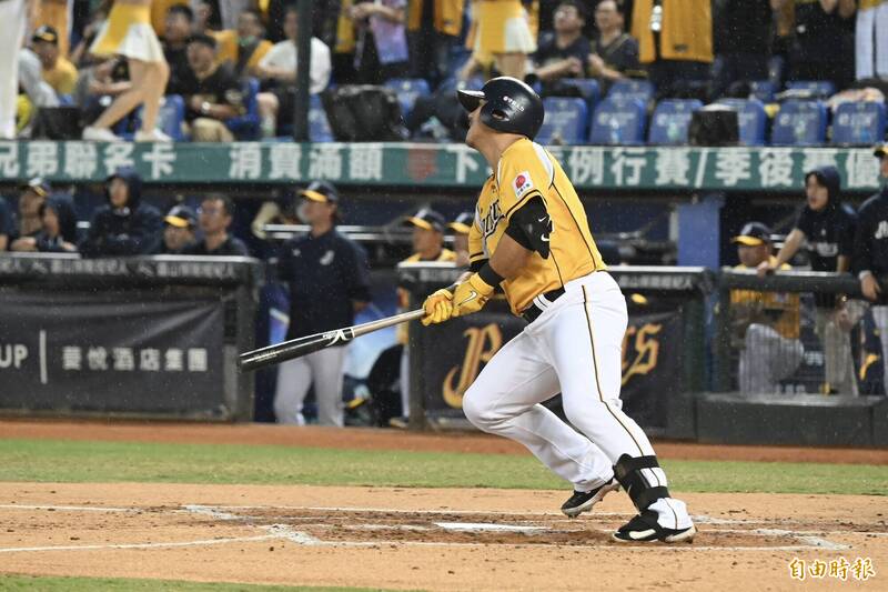 陳俊秀敲安打回2分。（記者廖耀東攝）