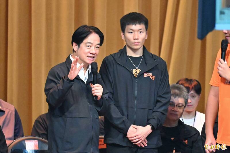 總統賴清德和運動部長李洋出席2025總統盃全民運動賽事3x3籃球賽總決賽。（記者陳逸寬攝）