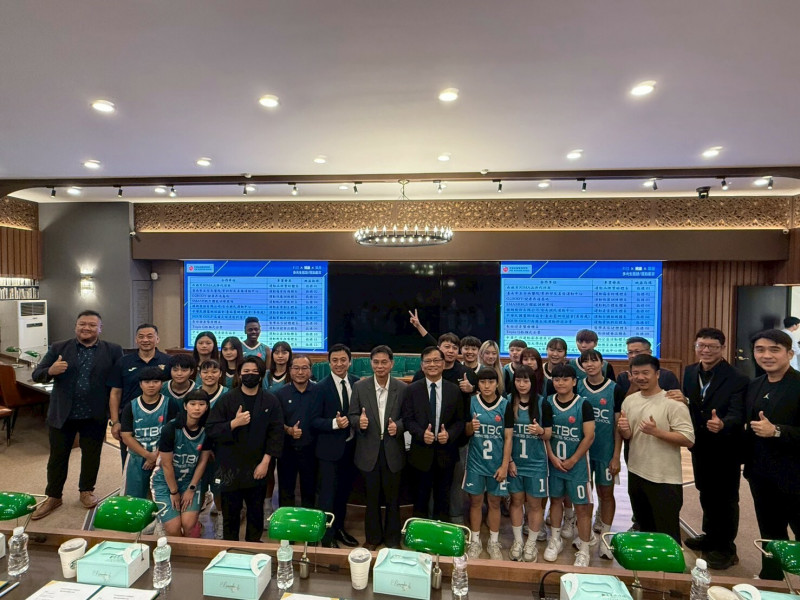 中信金融管理學院舉辦「企業運動扎根暨共建區域照護及產業創生合作聯署活動」（官方提供）